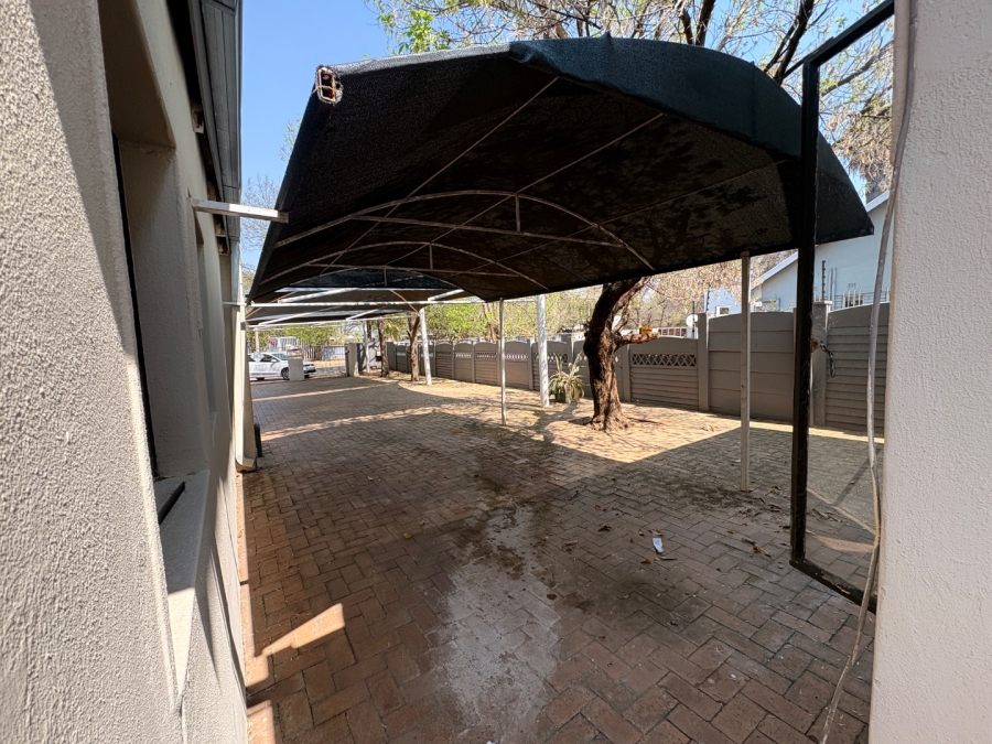 6 Bedroom Property for Sale in Wilkoppies North West